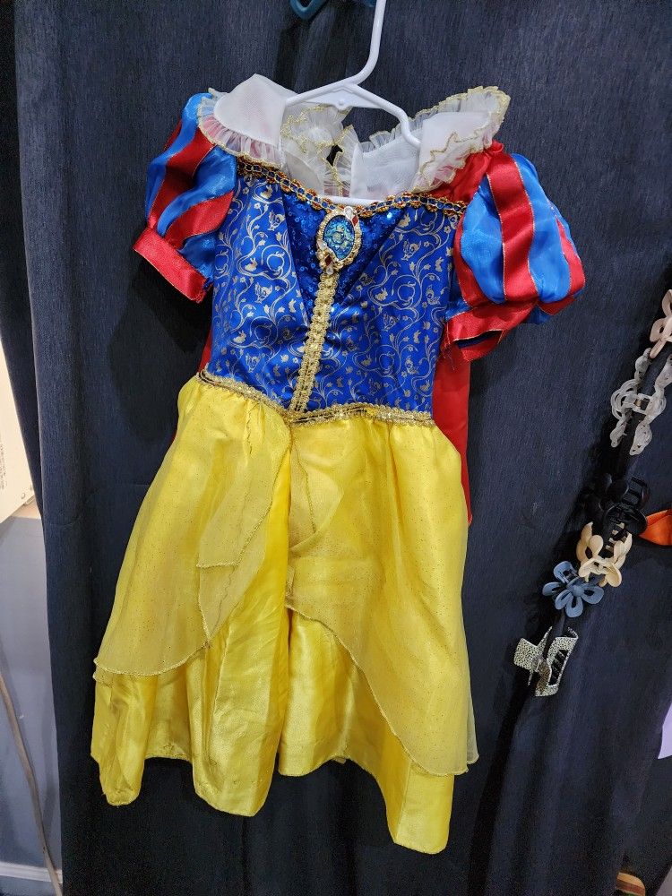 SIZE 4 Disney Princess Snow White costume dress for a child.