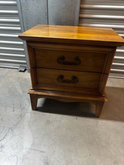 2 Mid century nightstands