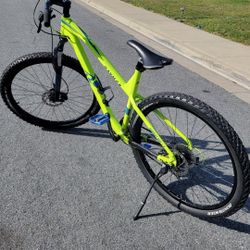 Mountain Bike (Like New )
