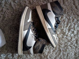 Jordan 1 retro Travis scott nikes
