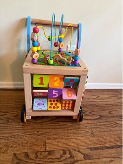 Baby walker/activity center