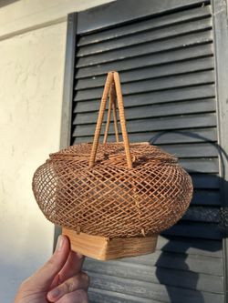 Vintage Handwoven Rattan Wicker Bamboo Basket Handle Centerpiece Jewelry Holder Table Decor MCM Vintage Artisan Display Boho
