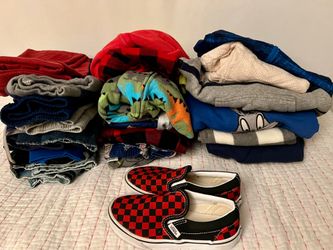 22 ítems/ boy clothes size 4-6 all for $25