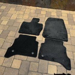 Land Rover Range Rover Full Size 2023+ Black Carpet Floor Mats