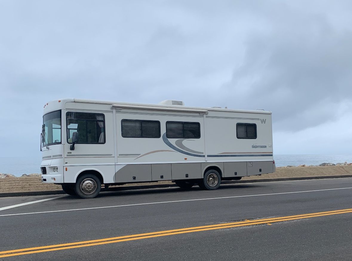 2004 Winnebago Sightseer