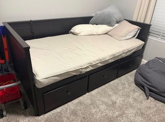 IKEA day bed/trundle
