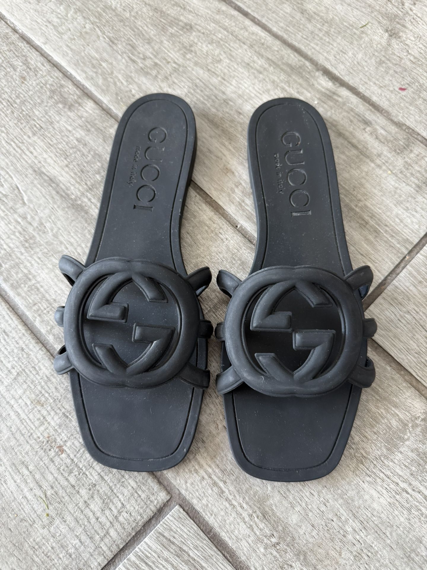 Women’s Gucci Slides Sandals Size 10