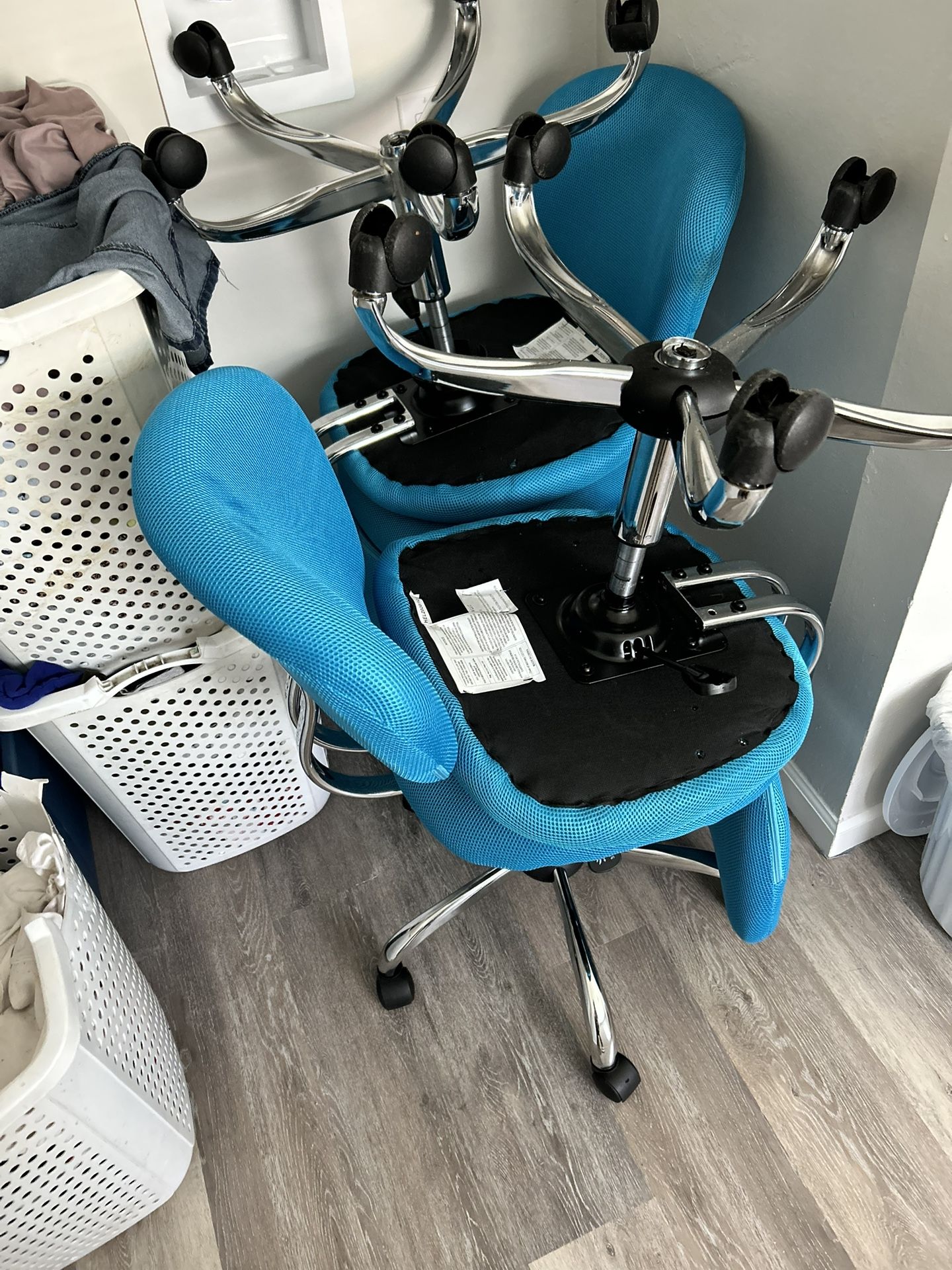 Rolling chairs: Adjustable heights