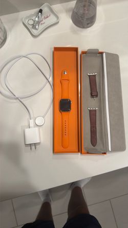 Apple Watch Hermès Series 9 (45mm GPS + Cellular) – Complete Set