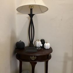 Corner Table And Lamp $ 35.
