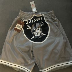 mitchell &ness size small brand new 