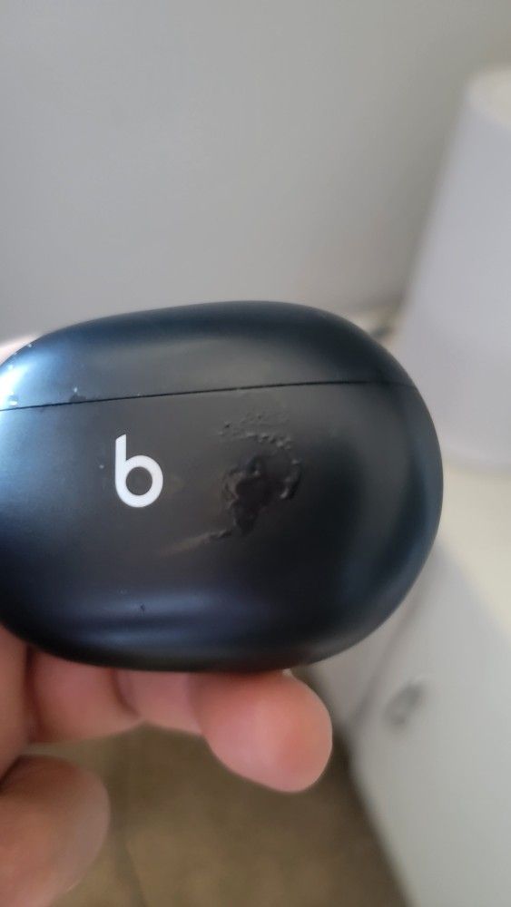 Beats Studio Buds Charging Case