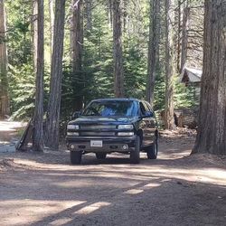 2005 4wd Tahoe 3500 Or Trade for Pokemon Cards