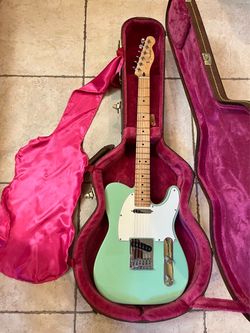 Fender MIM Telecaster w/ Gator Hardshell Case