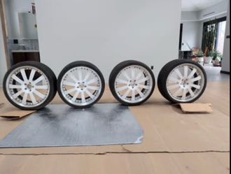 HRE Custom staggered set of 21-inch wheels in excellent condition.