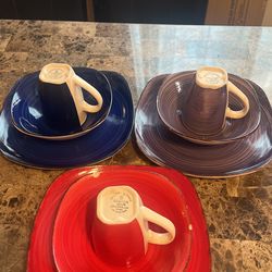 Gibson Dishwasher and microwave safe.