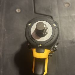 1/2in impact wrench  dewalt 