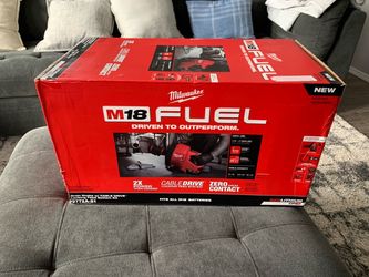 Milwaukee M18 FUEL 18V Lithium-Ion Brushless Cordless Drain Snake Auger with 5/16 in. Cable Drive Kit w/ 2.0Ah Battery