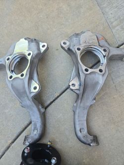Steering knuckles from a 2025 2wd chevy silverado,  with approximately 3,500 miles on them