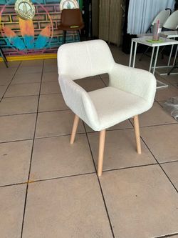 Teddy Vanity Chair