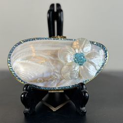 Vintage Kelly Kathleen Mother of Pearl Shell Clutch Bag with Kiss Claps Closure