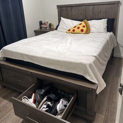 Wooden Queen Bedroom Set 