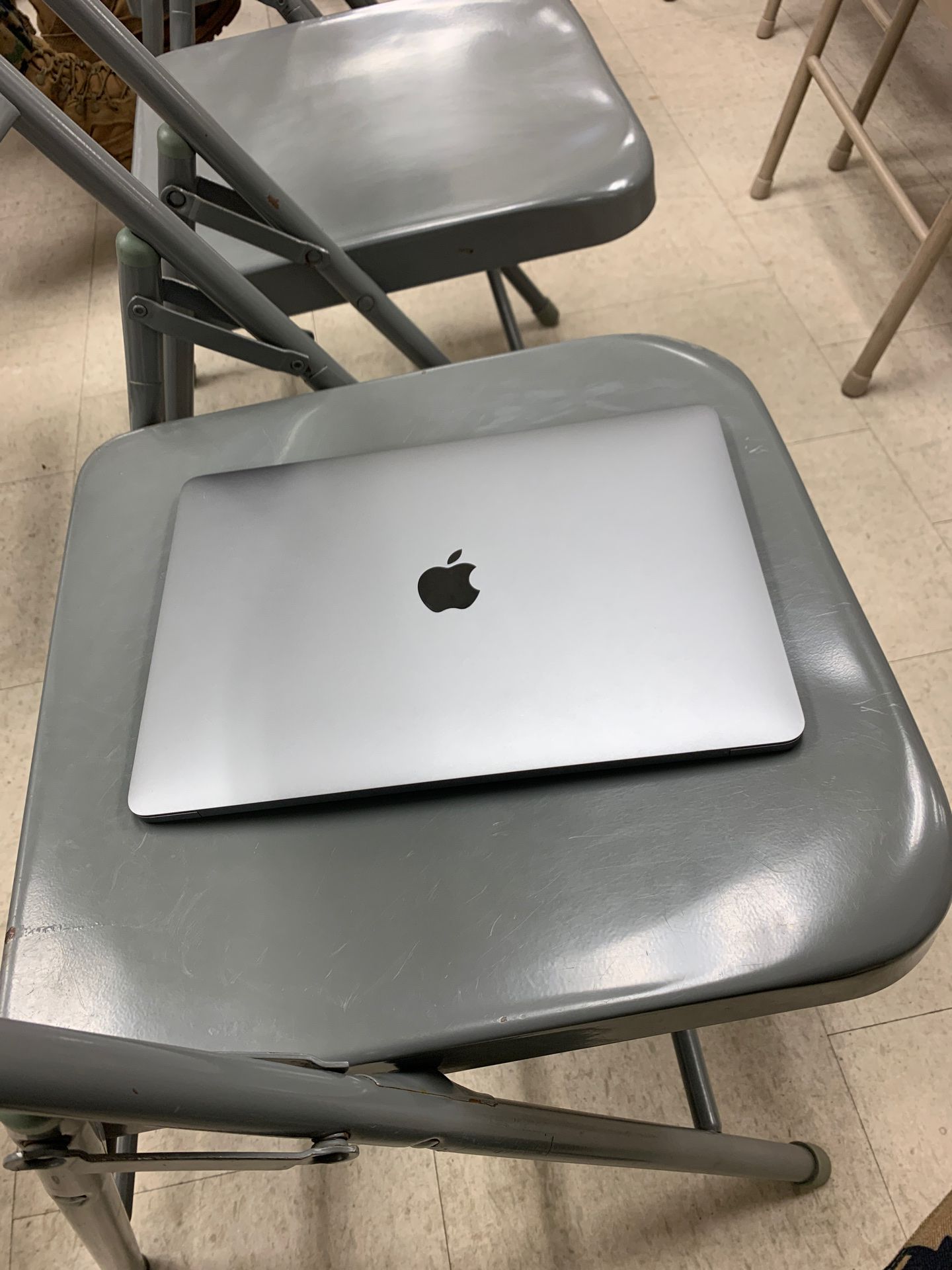13” 2019 Apple MacBook Pro ( Basically New )