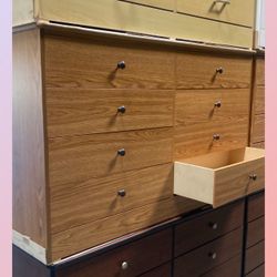 8 drawers dresser / Eight drawers dresser