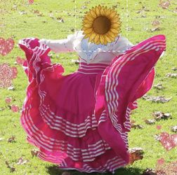 Vestido De Escaramuza Color Rosa Y Blanco Talla L Para Adulto Corre En Talla M .con ClÃnolina Y MoÅ„o.