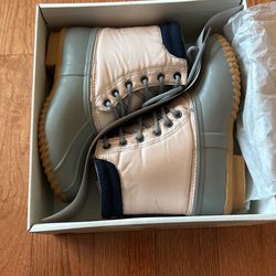 Kids Boots - New In box - Size 5