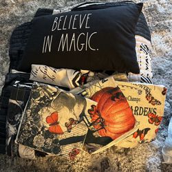 Halloween 🎃 Comforter Set, Pillow And Curtains - If Listed It’s Still Available 