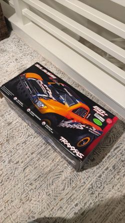 Brand New Traxxas Slash 4X4 BL-2S RC Truck (pen Box, Never Used)