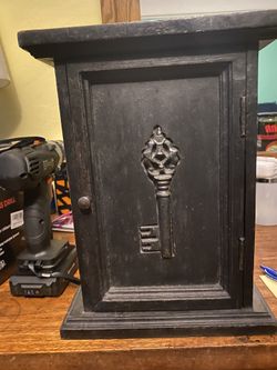 Hand Made Vintsge Key Box