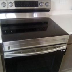 Hisense Smart Appliances Stove And Microwave 