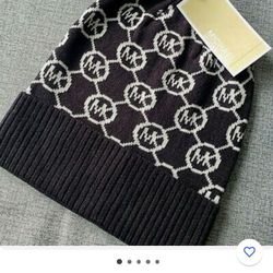 MICHAEL KORS JET SET LOGO PRINT BEANIE Women's Hat Black / Cream One Size