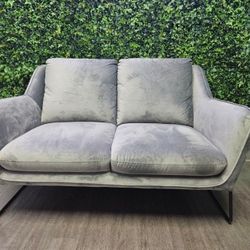Cute Minimalistic Loveseat