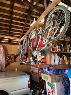 2 mountain bikes