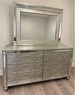 PLATINUM DRESSER & MIRROR - Solid Wood / LEDβs