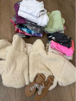 Pre-teen / teen lot of clothes - 18 items
