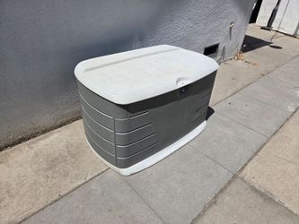 73 gal. Medium Resin Deck Box