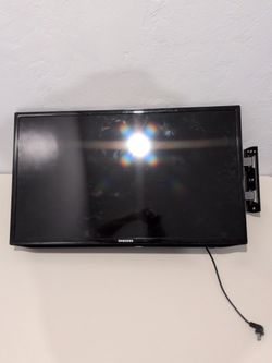 Samsung 32" Smart TV – Full HD 1080p – $50