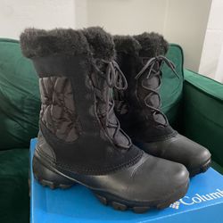 Columbia Snow Boots, size 6