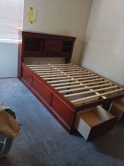 Coaster bed - Queen size