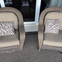 Set (2) Tommy Bahama Chairs w/table Outdoor/indoor