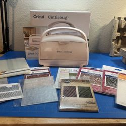 Cricut Cuttlebug Embosser With 9  Embossing Folders/Plates