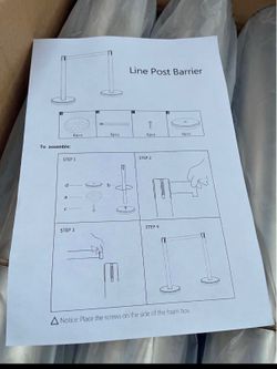 Retractable belt crowd control post
