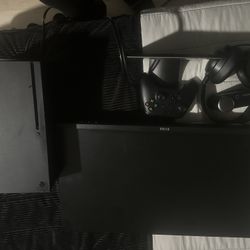 Xbox Series X / Monitor / Headset / Controller