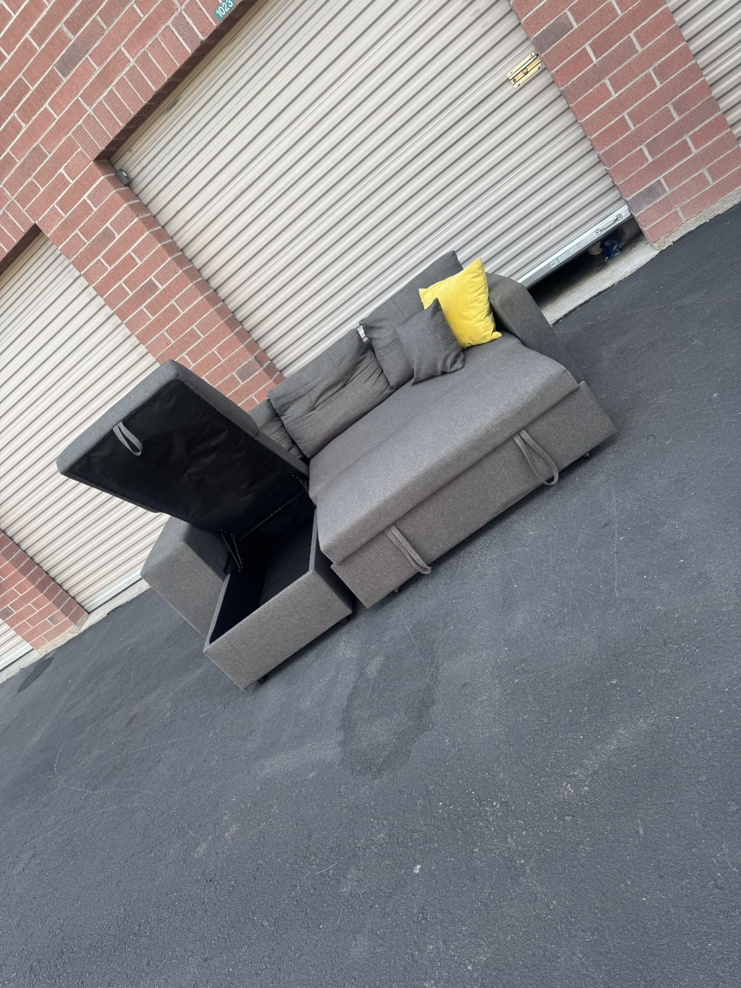 awsome small sectional couch w storage and pull out beg
