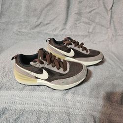 LIKE NEW KIDS NIKE RUNNING SHOES