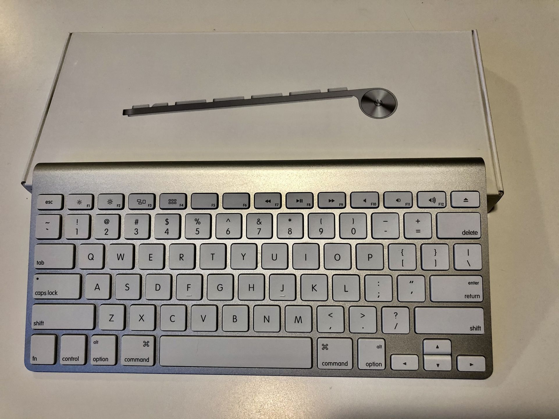 Apple Magic Keyboard 1 - Bluetooth - Wireless